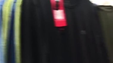 Moda mağazası çok farklı renklerde.