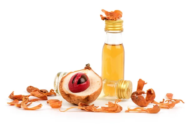 Fresh Nutmeg Dried Mace Oil Isolated White Background — Fotografia de Stock