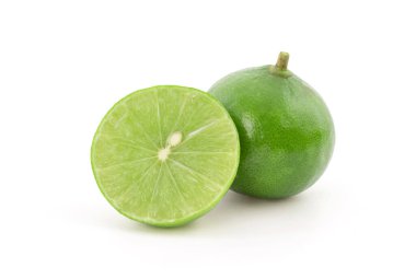 kireç veya turunçgil meyveleri kırpma yolu ile beyaz arkaplanda izole.