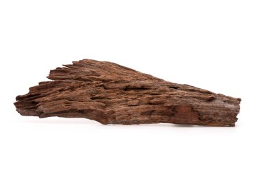 Kırpma yolu ile beyaz arkaplanda izole edilmiş eski bir kereste.