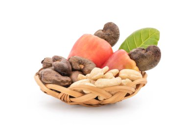 Beyaz arka planda izole edilmiş fındık, meyve ve tohumlar..