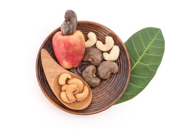 Beyaz arka planda izole edilmiş fındık, meyve ve tohumlar..