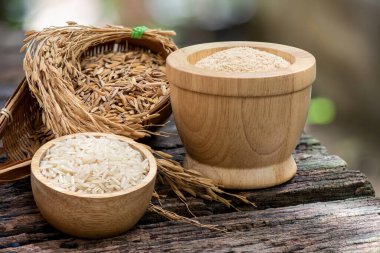 Yasemin esmer pirinç, pirinç kepeği, çeltik ve pirinç..