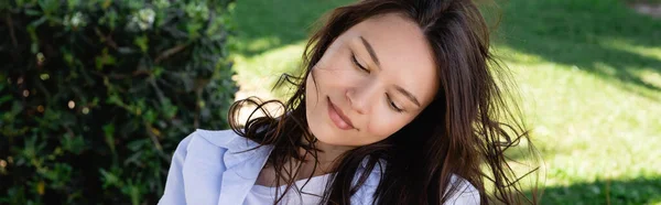 Portrait of smiling and dreamy woman in park, banner — Photo de stock