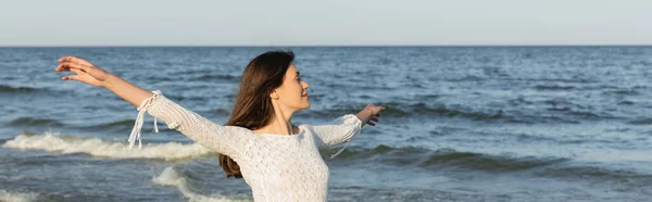 Side view of young brunette woman looking at sea, banner — Stock Photo