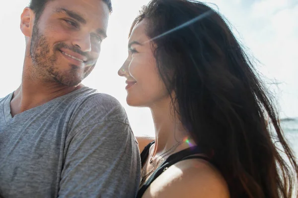 Portrait of cheerful woman looking at happy and bearded boyfriend — Stock Photo