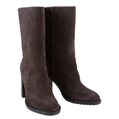 Bir çift kadın süeti kahverengi yüksek topuklu çizmeler, beyaz arka planda, sonbahar ayakkabıları, izole edilmiş