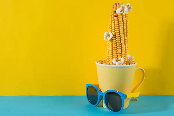 Yellow Ear Corn Grows Yellow Cup Blue Sunglasses Concept Blue — Stock Photo, Image