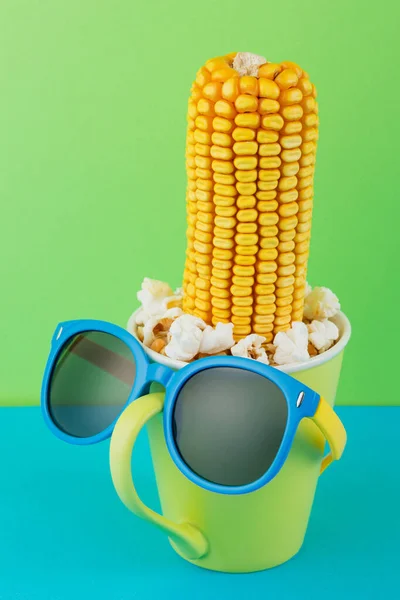 Green Cup Sunglasses Ripe Golden Ear Corn Sticks Out Portrait — Stock Photo, Image