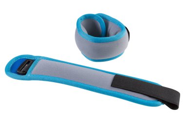 Beyaz arka planda, mavi kenarlı, yumuşak gri fitness ağırlıkları, izole