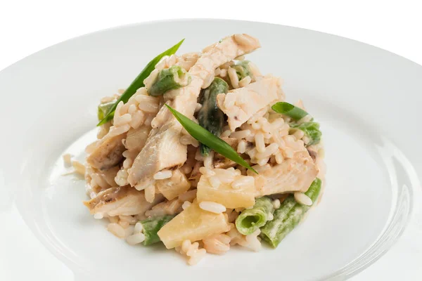 Salada Peixe Com Arroz Feijão Verde Prato Branco Isolar — Fotografia de Stock