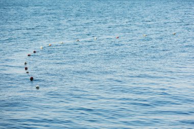 Su sınırındaki şamandıralar, güvenlik, konsept