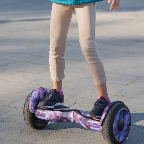 Bambini Felici Cavalcano Giboard Elettrico All Aria Aperta Gadget Alla — Foto Stock