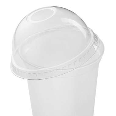 Beyaz, şeffaf, kapaklı plastik bardak, beyaz arka plan, yakın plan.