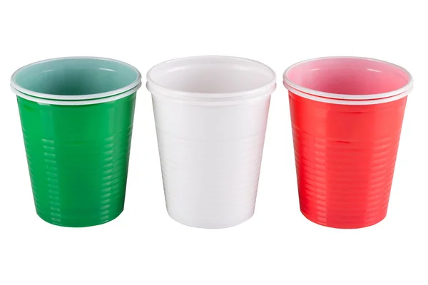 Tre Bicchieri Multicolori Bevande Plastica Uno Sfondo Bianco Isolato — Foto Stock