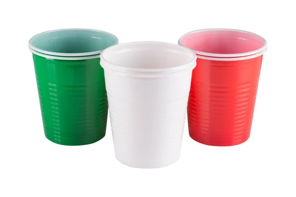 Três Copos Multicoloridos Para Bebidas Plástico Fundo Branco Isolado — Fotografia de Stock