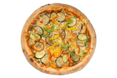 Beyaz arka planda boncuklu İtalyan pizzası, üst manzara.