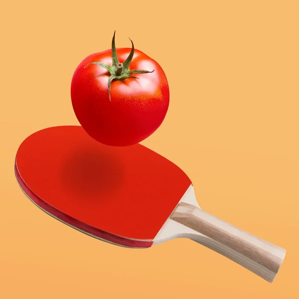 Red Ping Pong Racket Striking Red Fresh Tomato Tomato Flies — Stock fotografie