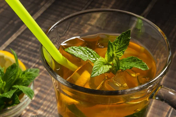 Tea Ice Mint Glass Cup Wooden Boards Refreshing Drink Macro — Foto de Stock