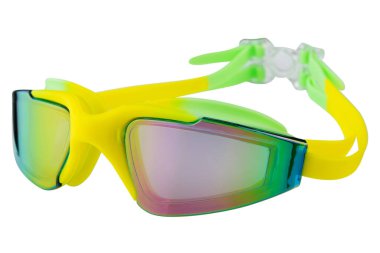 Yüzmek için sarı-yeşil gözlükler, büyük aynalı gözlükler, beyaz arka planda, izole