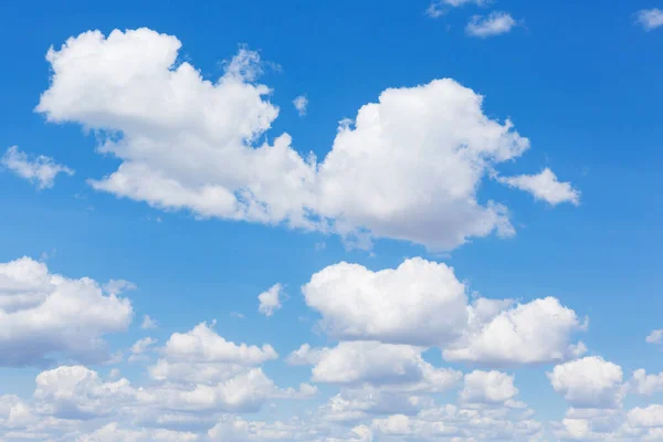 Banyak Awan Langit Biru Depan Besar Cumulus Awan Lanskap — Stok Foto