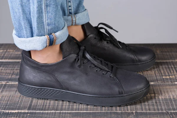 Chaussures Cuir Noir Sur Les Jambes Masculines Concept Shopping Vue — Photo