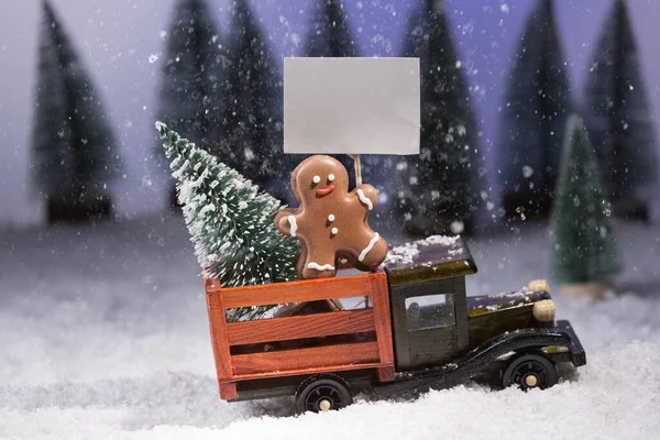 Snowy Woods Truck Carries Christmas Tree Gingerbread Man Sign Inscription — Stock Photo, Image