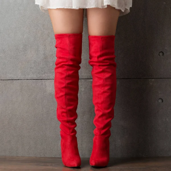 Frauenbeine Langen Roten Stiefeln Modische Schuhe Shopping Konzept — Stockfoto