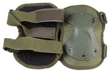 Askeri taktik dizlikleri haki renginde, yakın plan, beyaz arka plan, izole, düz yatış