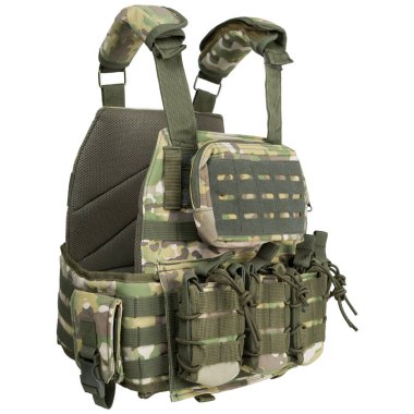 Cephanelik ve teçhizat cepleri, kamuflaj için cepleri olan zırhlı ya da ordu taktik yeleği beyaz arka planda, izole edilmiş.