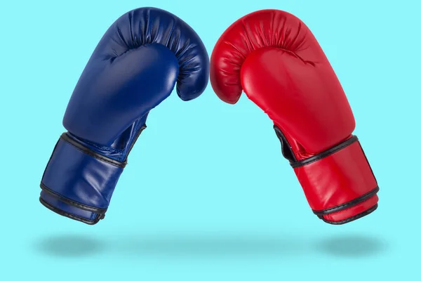 Duas Luvas Boxe Azul Vermelho Como Levitando Tocando Com Dedos — Fotografia de Stock