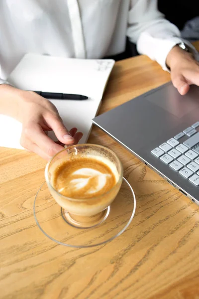 Beautiful Business Woman Making Notes Pen Cup Coffee Foreground — Stock Photo, Image