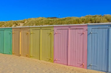 Kuzey Denizi 'ndeki küçük sahil kulübeleri