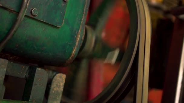 Old Pump Its Rotating Belt — Stock video