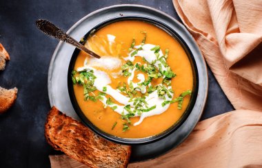 Kremalı portakal kabağı çorbası