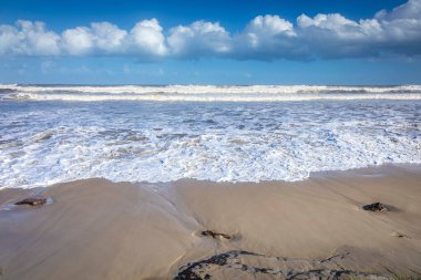 Büyük dalgalar kopuyor, Rio Grande do Sul, Güney Brezilya