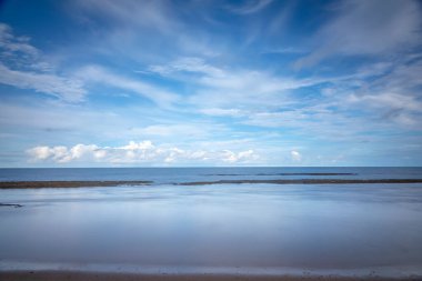 Uzun pozlama: Idyllic Porto Seguro Plajı Şafakta Trancoso, BAHIA