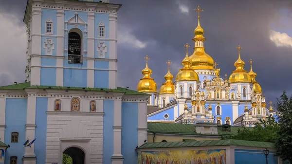 Beautiful Michael Golden Domed Monastery Dramatic Sky Kyiv Ukraine — Foto de Stock