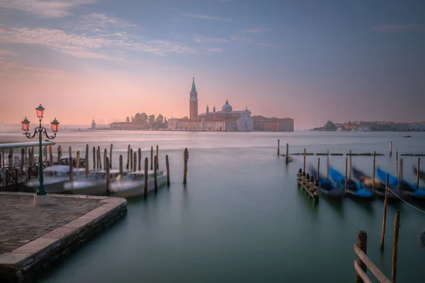 Gran Canal Con Muelle Góndolas Atardecer Laguna Venecia Italia — Foto de Stock