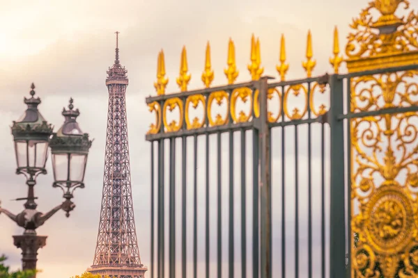 Eiffel Tower Framed Place Concorde Gates Paris France — Foto Stock