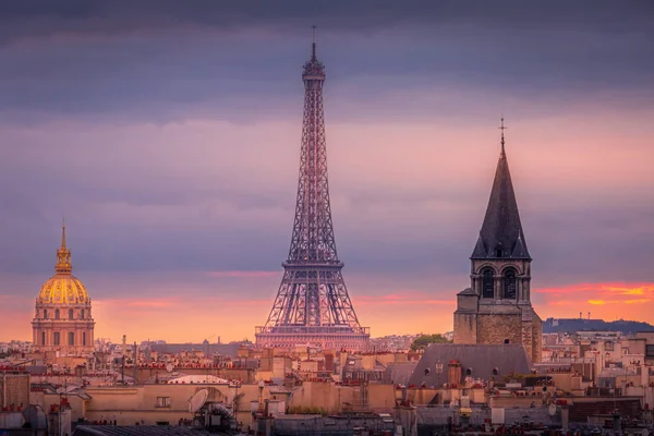 Wieża Eiffla Paryskie Dachy Dramatycznym Wschodzie Słońca Paryż Francja — Zdjęcie stockowe