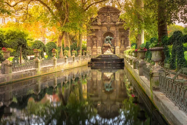 Peaceful Medici Fountain Pond Luxembourg Gardens Paris France Long Exposure — Stock Photo, Image