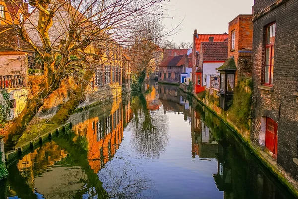 Peaceful Canal Idyllic Bruges Bridge Reflection Belgium — Fotografia de Stock