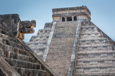 Chichen Itza kukulcan pyramid old ruin, Ancient Mayan civilization, Yucatan, Mexico