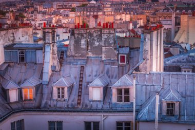 Çeyrek Latin Paris çatıları Paris 'in altın gündoğumunda ayrıntılar
