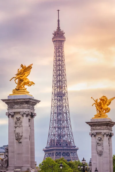 Eiffel Tower Pont Alexandre Iii Statues Sunrays Paris France — Foto Stock