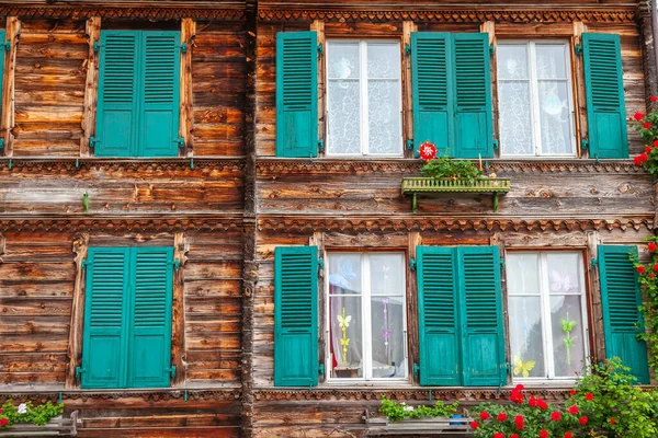 Wooden Rustic Swiss Chalet Facade Interlaken Bern Canton Switzerland — Fotografia de Stock