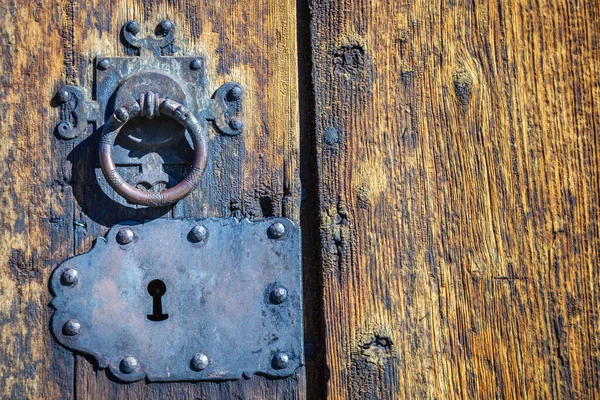 Ancient Lom Stave Church Door Lock Closed Norway Scandinavia — Foto de Stock