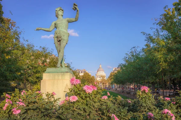 Beatutiful Luxembourg Gardens Sculpture Springtime Paris France — Stockfoto