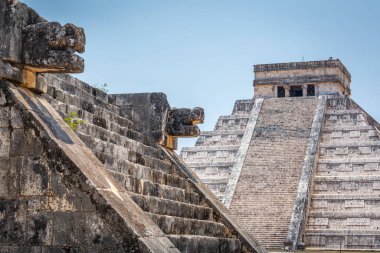 Chichen Itza kukulcan pyramid old ruin, Ancient Mayan civilization, Yucatan, Mexico